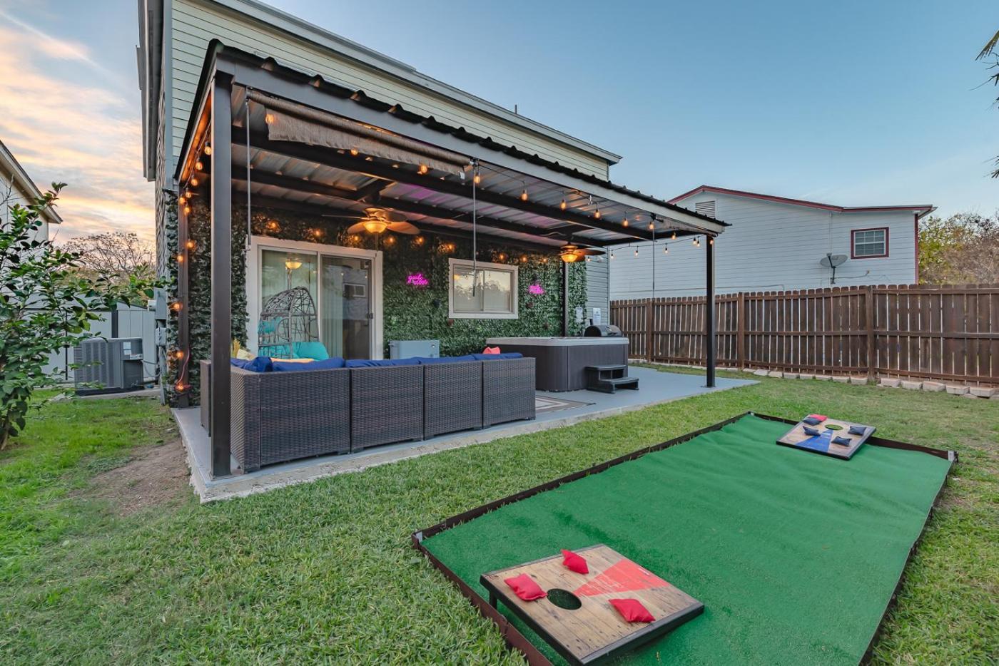 Gameroom, Bbq & Hot-tub By Lackland & Seaworld Ferienhaus *